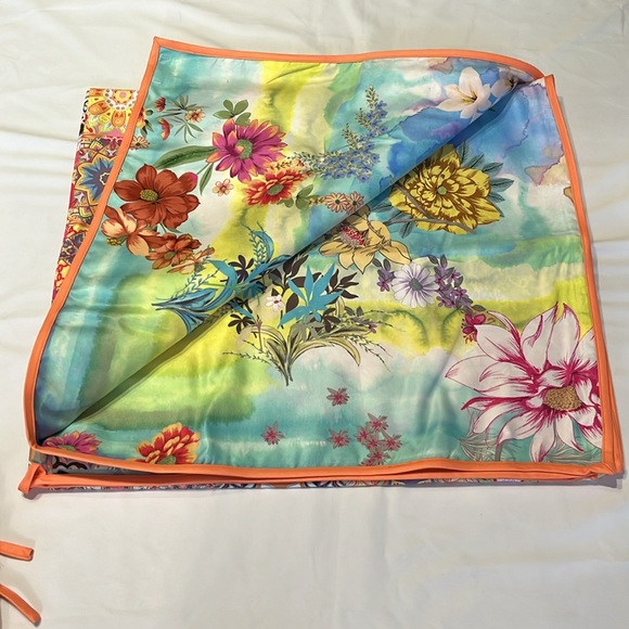 Johnny Was Kaleida Beach Blanket 40"x70" NWT - Picture 9 of 11